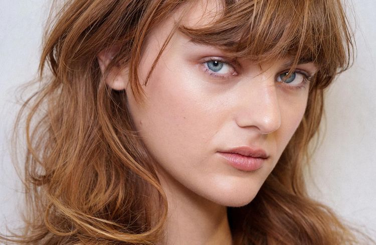 Cheveux : 5 habitudes à prendre pour gagner en densité, volume et épaisseur