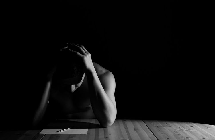 « Il m’a brisée en mille morceaux » : Mathilde, victime de suicide forcé, dénonce son bourreau dans son testament