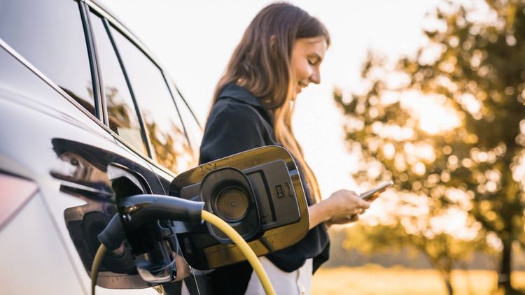 Voiture électrique : le gouvernement veut relancer ce dispositif populaire très bientôt