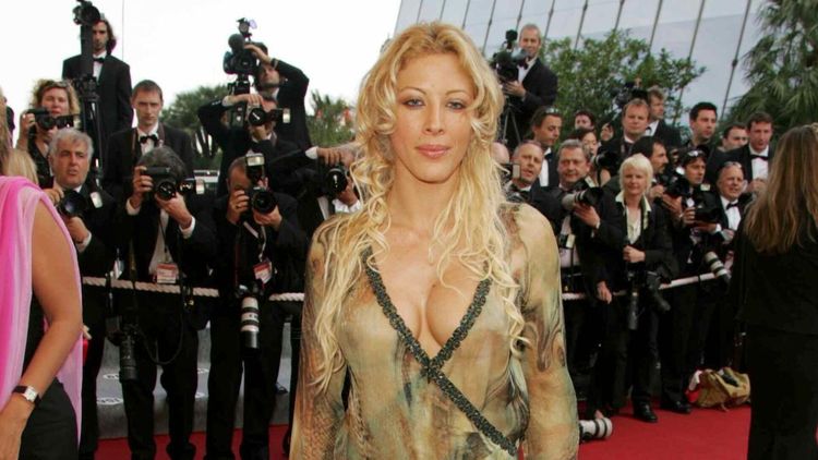 Loana : invitée sur C8, son accent choque la toile