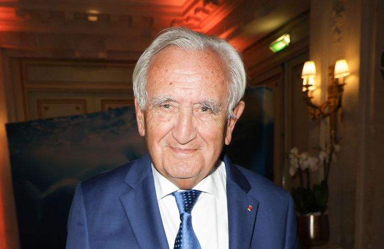 Jean-Pierre Raffarin : une enquête ouverte après un accident impliquant sa voiture de fonction