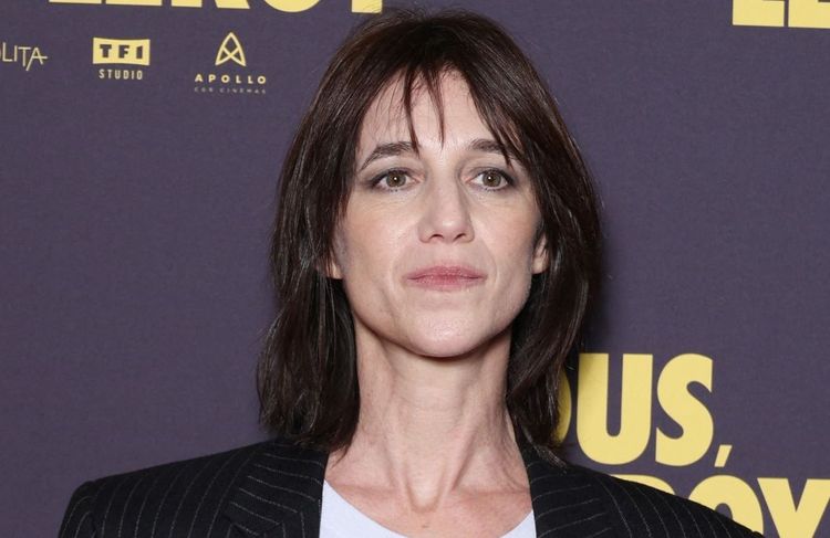 « Ma mère ne nous voyait plus » : Charlotte Gainsbourg désemparée après la mort de sa sœur Kate Berry