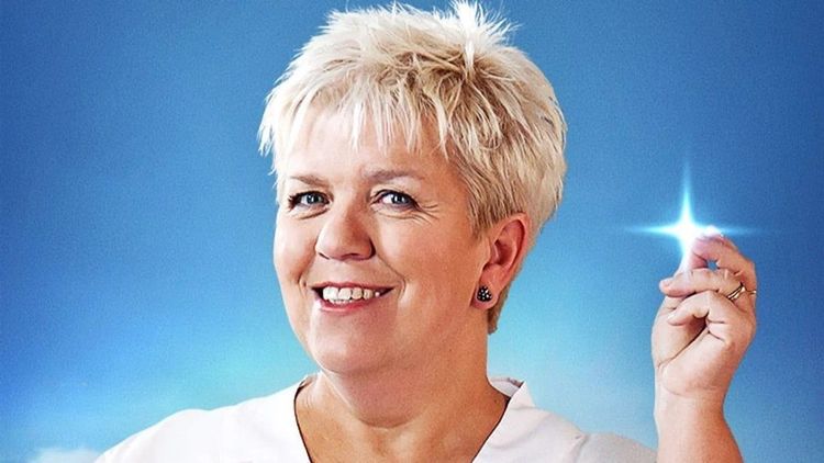 Mimie Mathy en fauteuil roulant aux Enfoirés : "une faiblesse dans les jambes"