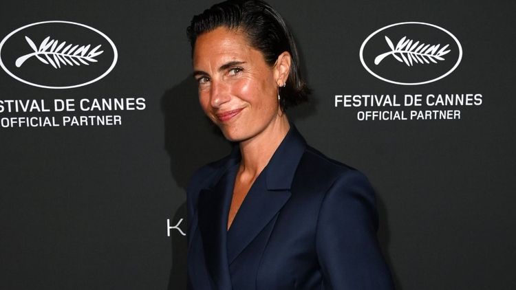 Alessandra Sublet avoue s’être mariée en secret ! “C’est mon petit jardin secret”