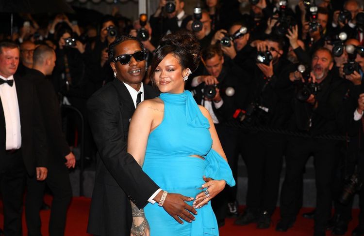 Rihanna : première apparition avec sa fille de six mois, Rocki Irish, et son époux A$AP Rocky à Paris
