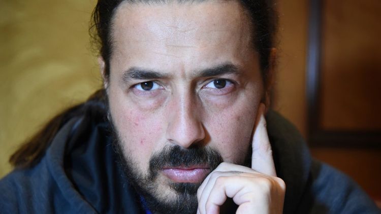 Moundir, d'origine algérienne et espagnole, le dit franco : "Nous, musulmans, on s'excuse auprès de la France d'avoir…"