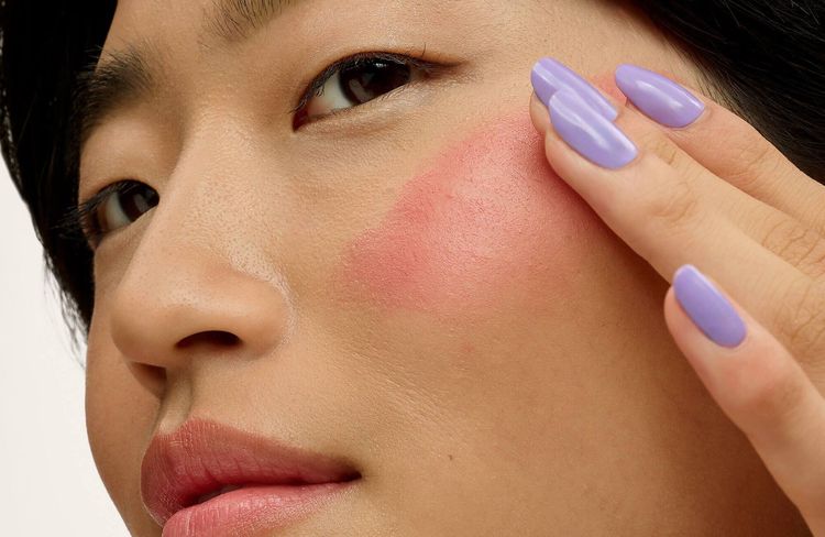 Sephora : pourquoi tout le monde s’arrache déjà le nouveau blush de Benefit Cosmetics ?