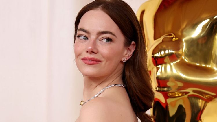 Emma Stone, vexée : l’actrice insulte Jimmy Kimmel de « salopard » durant les Oscars 2024