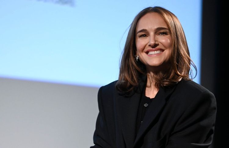 Natalie Portman, enceinte de son troisième enfant, dévoile les coulisses de sa vie parisienne