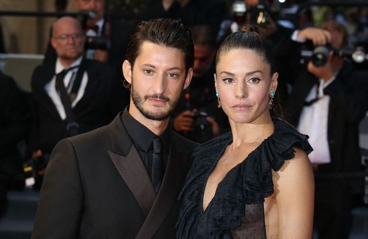 Pierre Niney et Natasha Andrews : le couple profite d’un week-end à Paris avec ses deux filles