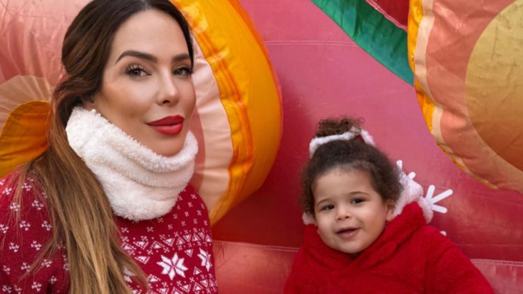 "Elles font bien rire tes leçons de morale" : les internautes accablés par une vidéo de Kim Glow et sa fille