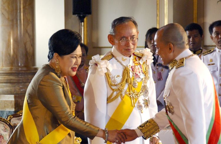 Décès de la reine Sirikit de Thaïlande, figure glamour et puissante de la monarchie
