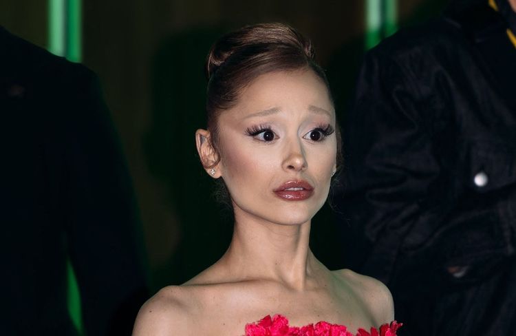 Botox, blague et body shaming : pourquoi Ariana Grande vit-elle un cauchemar depuis son retour médiatique ?