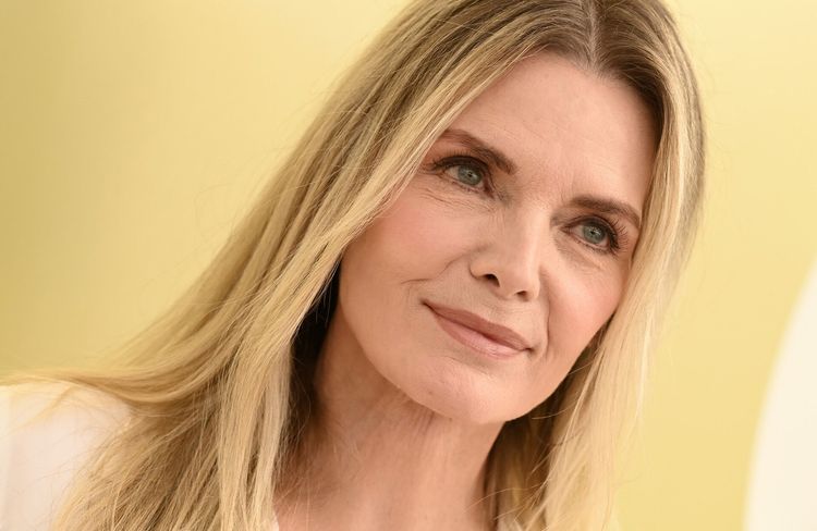 Michelle Pfeiffer sans maquillage à 67 ans : la photo qui enflamme la Toile