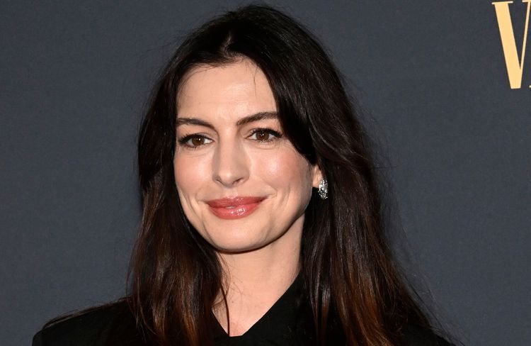 La coach d'Anne Hathaway dévoile son exercice fétiche pour des abdos en béton