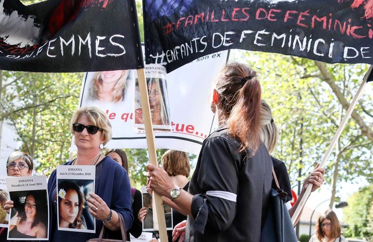 Le traitement médiatique des féminicides s’améliore, selon le collectif #NousToutes