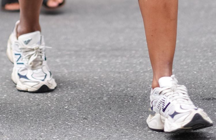 Cette basket blanche voit ses ventes exploser (+185%) et s'impose comme la tendance de l'été