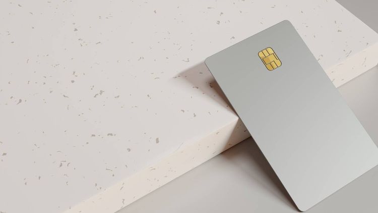 BoursoBank, Nickel, Revolut : qui a la meilleure carte métal du marché ?