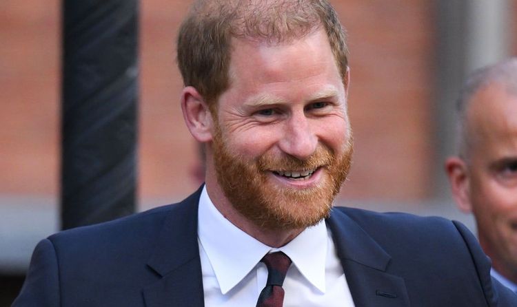 Prince Harry perd son sang-froid : "Un coup de poing dans le ventre du duc éloigné", la famille royale en rage
