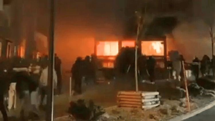 Incendie à Crans-Montana : le terrible témoignage d'une maman française qui cherche son fils depuis plus de 30 heures...