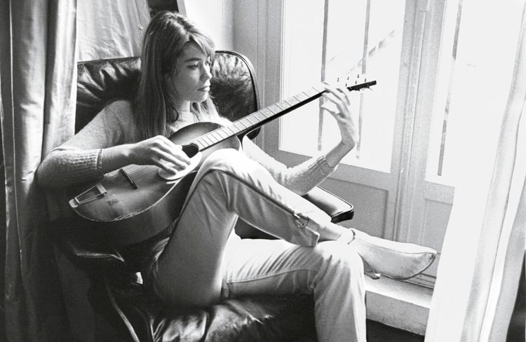 Quand Françoise Hardy nous ouvrait son album photo personnel