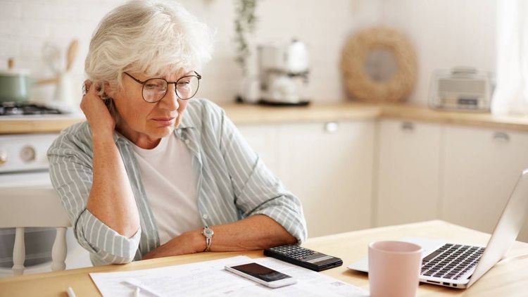 Retraite en hausse, baisse de la facture EDF, carte bancaire pour aides sociales : 3 infos à retenir aujourd'hui