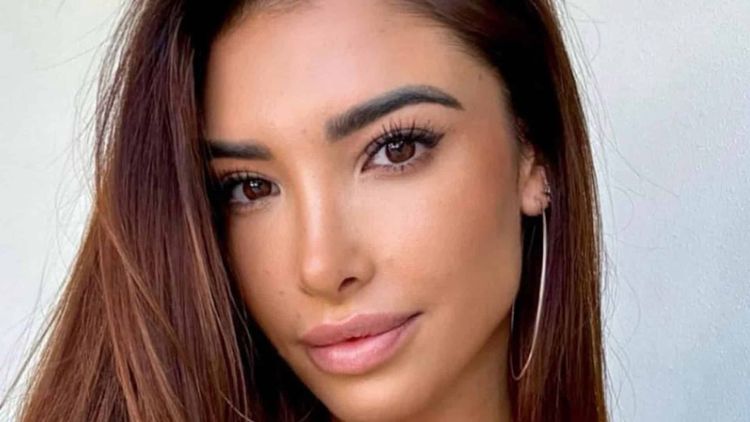 Mélanie Dedigama : en couple, vous ne devinerez jamais qui est son nouveau célèbre chéri, regardez !