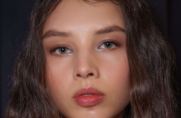Ce maquillage “à la française” réputé et adoré des Parisiennes fascine à l’étranger
