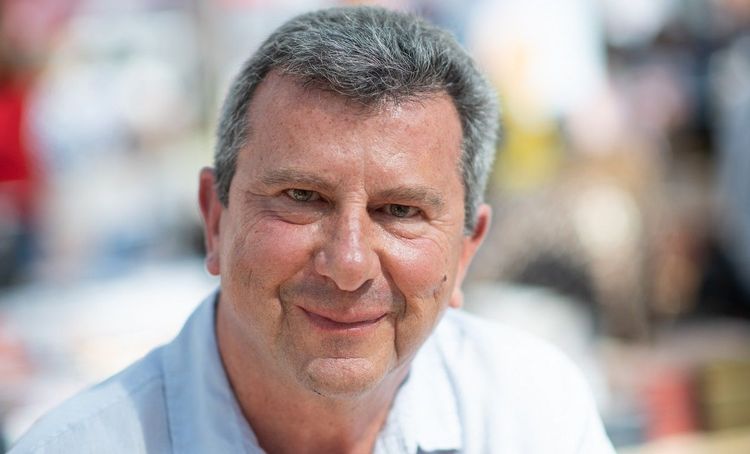 Pascal Bataille, 65 ans : "On m'a enlevé un bout de poumon", l'animateur au bloc pendant 6h d'affilée