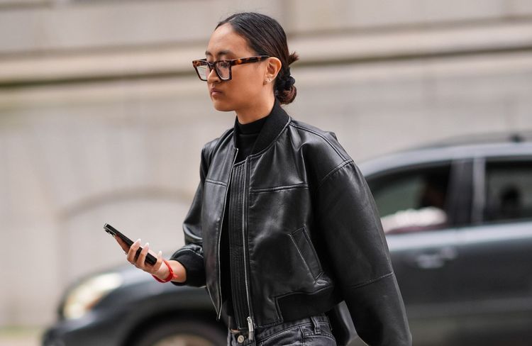 4 façons de porter une veste en cuir cet hiver
