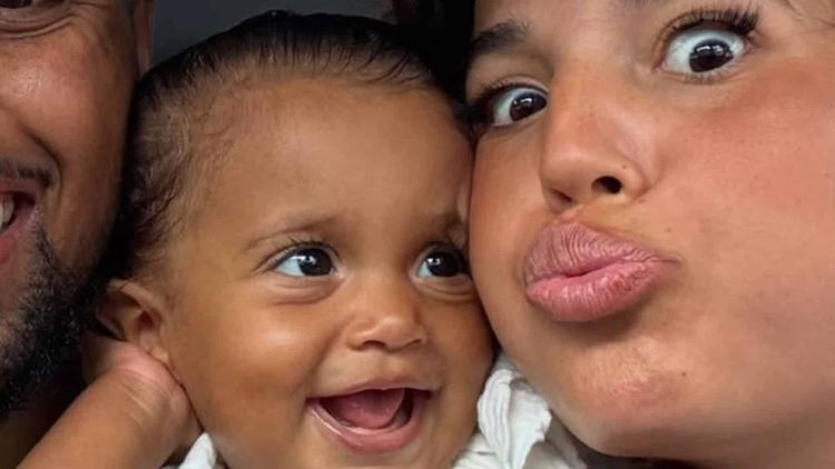"Non, non, non" : ce que donne Poupette Kenza à sa fille de 9 mois fait scandale !