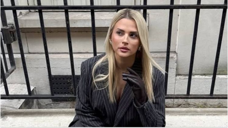 Kelly Vedovelli enceinte et séparée de son compagnon, elle réagit !