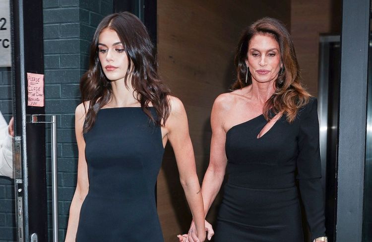 Cindy Crawford et Kaia Gerber redéfinissent l'élégance mère-fille à New York