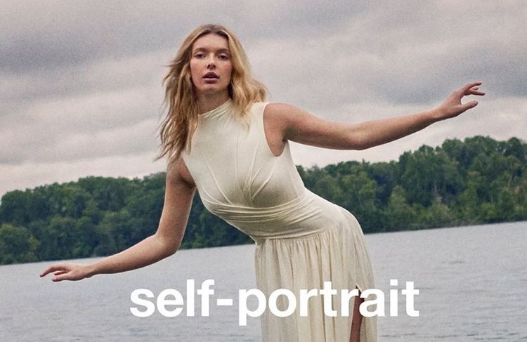 "Plus mature et posée" : Apple Martin perpétue l’héritage mode de sa mère Gwyneth Paltrow pour Self-Portrait
