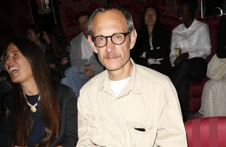 Le retour du photographe Terry Richardson, accusé de plusieurs agressions sexuelles, fait polémique