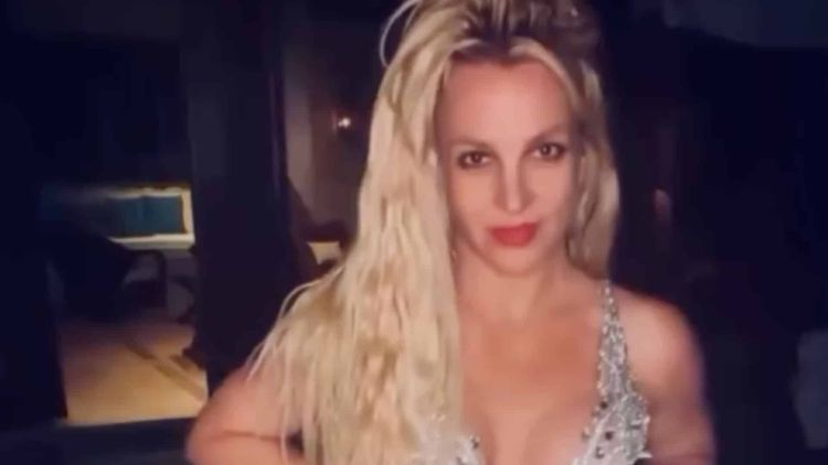 "Nous sommes terrifiés..." : crottes de chien, crises, vidéos très sexy... Britney Spears ne va pas bien du tout !