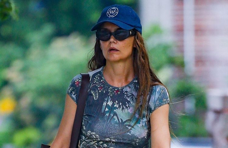Katie Holmes adopte cet accessoire que l'on voit partout cet été