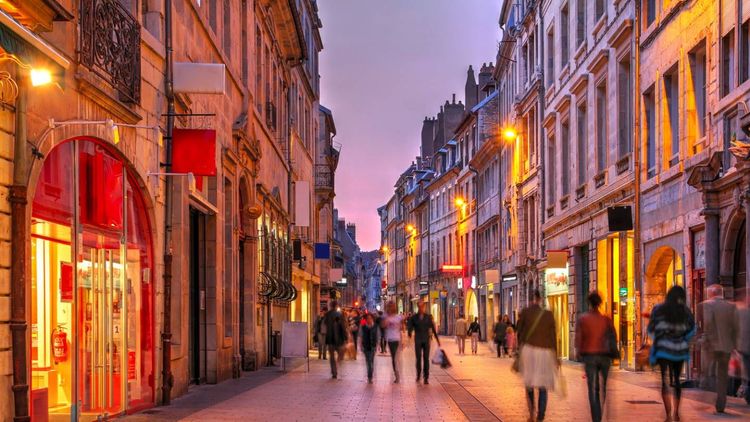 Immobilier à Besançon : baisse des prix d'achat et stabilité des loyers en novembre 2025