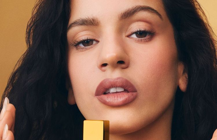 Best-of beauté : Rosalía, nouvelle égérie Calvin Klein Parfum, Balmain dévoile son nouveau jus