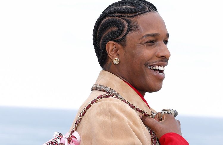 Avec ce détail adorable sur son sac, A$AP Rocky fait un clin d'œil à sa fille au défilé Chanel