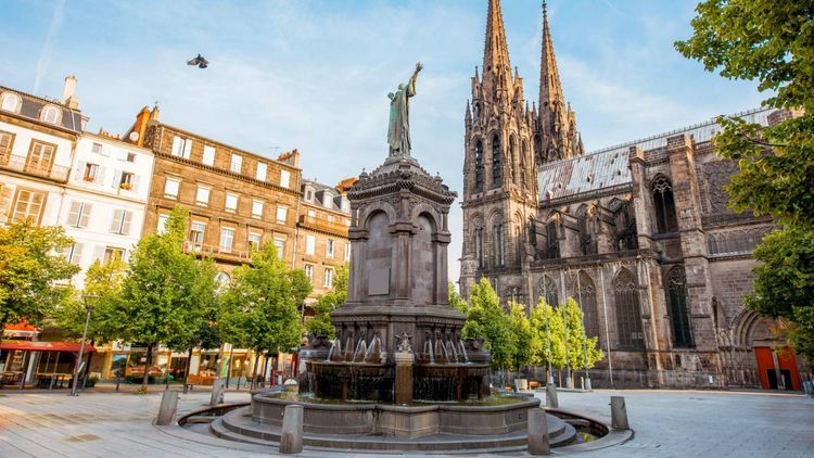 Immobilier à Clermont-Ferrand : stabilité des loyers et légère baisse des prix d'achat en avril 2026