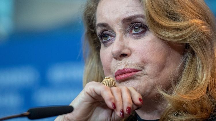 "Mes enfants se moquent toujours de moi" : Catherine Deneuve (81 ans) fait une confidence intime