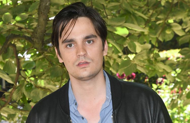 Mort d’Alain Delon : un mois après, l’hommage poignant de son fils Alain-Fabien