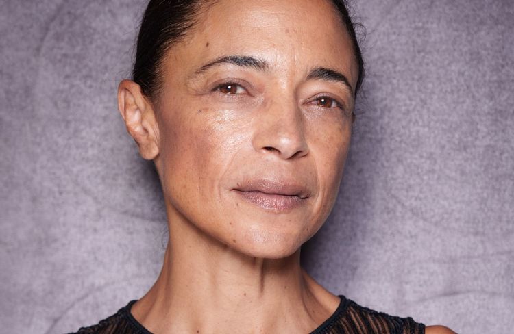 Peau à 40 ans : ce qui change vraiment et comment en prendre soin selon les dermatologues