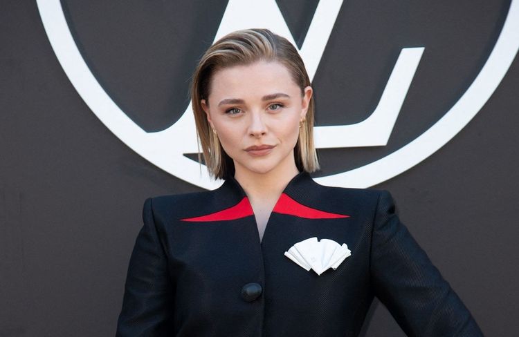 Chloë Grace Moretz annonce ses fiançailles avec sa compagne Kate Harrison