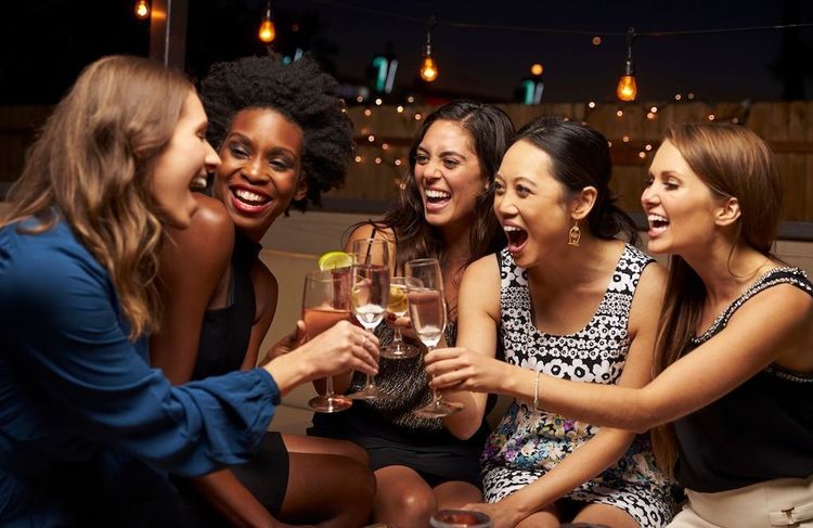 Cette fréquence à laquelle les femmes ont besoin de soirées entre copines pour leur bien-être