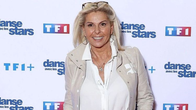 Caroline Margeridon (59 ans) en micro-bikini : ventre plat et jambes de rêve, la star d'Affaire Conclue impressionne la Toile
