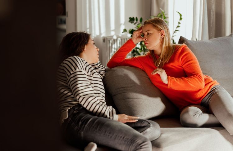 Comment parler de sexualité avec mon ado sans le mettre mal à l’aise ?