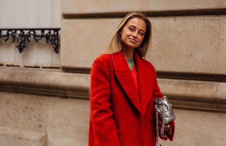 Dopamine Dressing : arborer des couleurs vives pour illuminer ses looks d’hiver