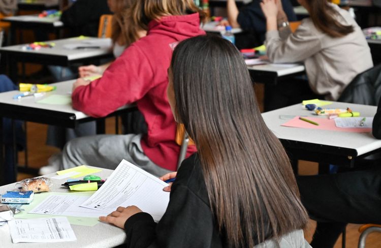 Baccalauréat : les filles restent sous-représentées dans les matières scientifiques